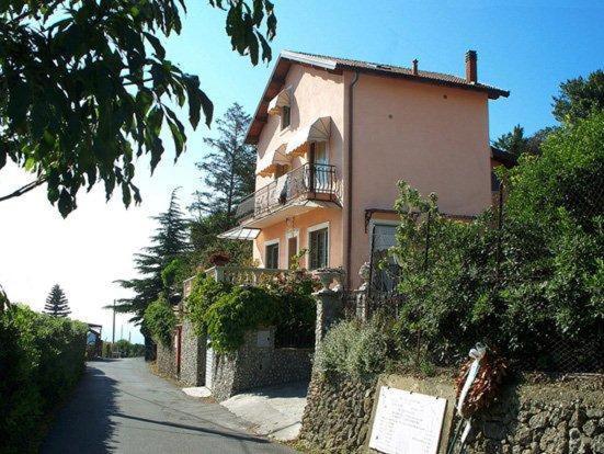 La Tana Del Tasso Ventimiglia Bed and Breakfast Εξωτερικό φωτογραφία