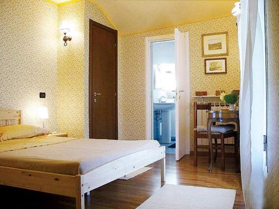 La Tana Del Tasso Ventimiglia Bed and Breakfast Εξωτερικό φωτογραφία