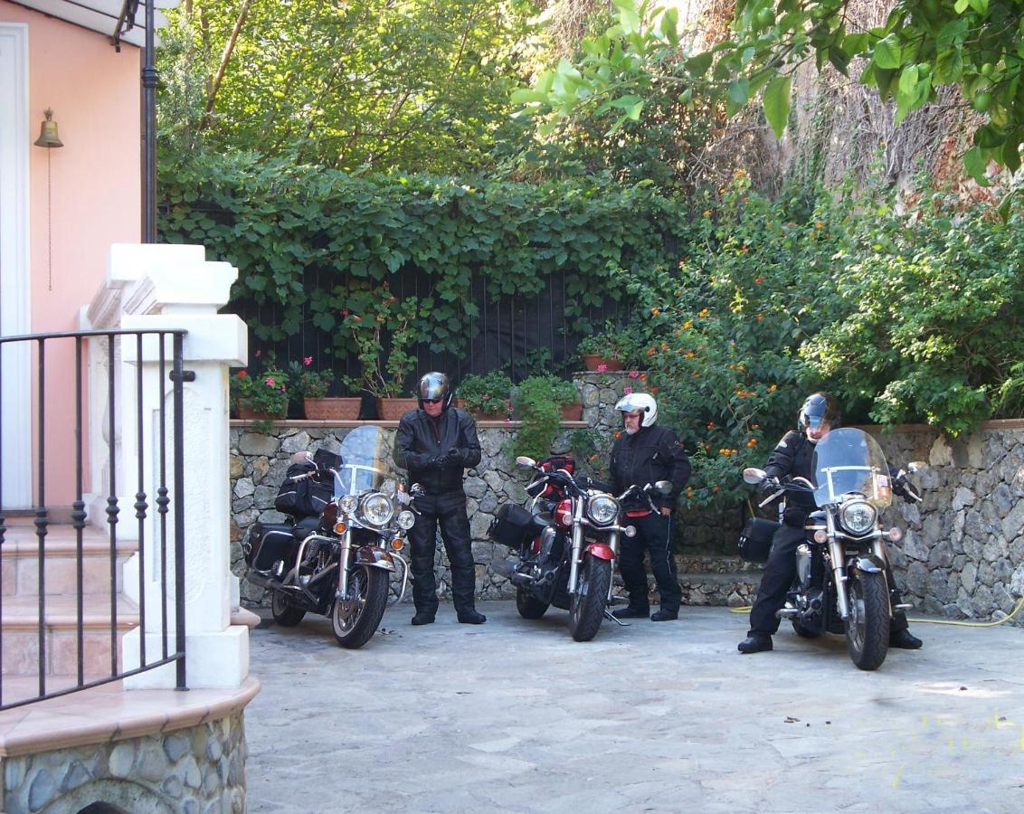 La Tana Del Tasso Ventimiglia Bed and Breakfast Εξωτερικό φωτογραφία