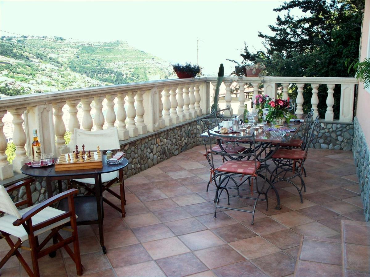 La Tana Del Tasso Ventimiglia Bed and Breakfast Εξωτερικό φωτογραφία